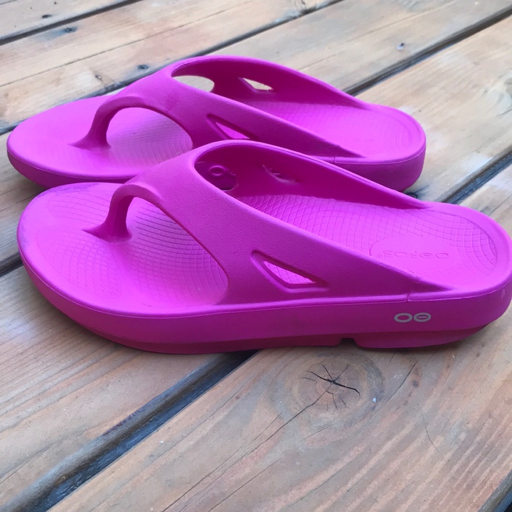 OOfos flip flop sandal
